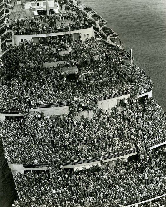 The liner Queen Elizabeth bringing American troops into NY Harbor at the end of WWII, 1945.jpg